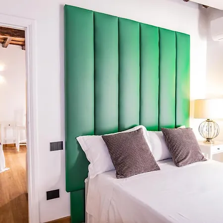 Trevi Queen Apartment